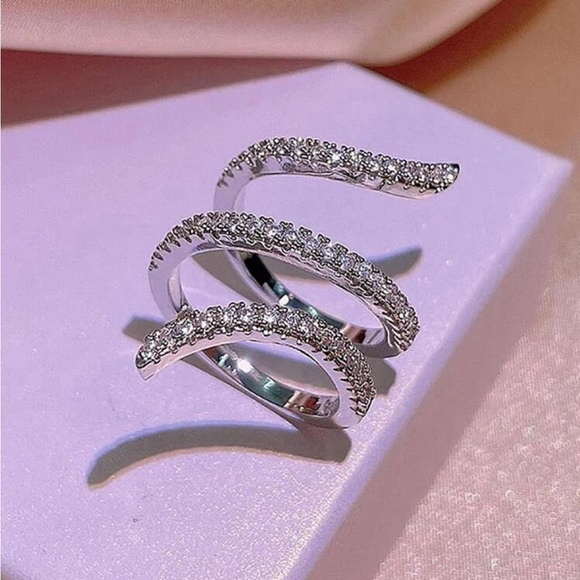 Adjustable silver diamond spiral ring - Picture 2 of 3